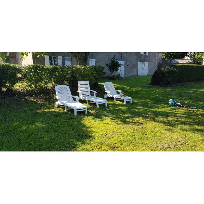 3  X bains de soleil à roulettes + coussins