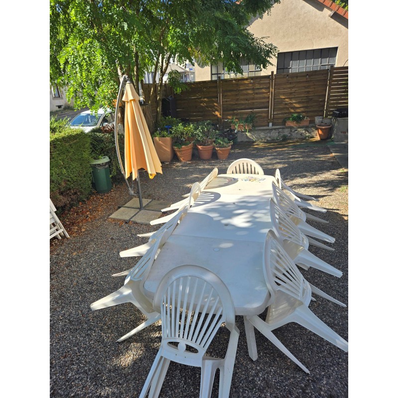 Table et chaises de jardin (X10 chaises)